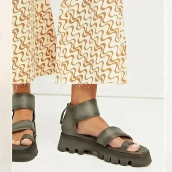 Free People Shoes - Free People Maddox Lug Sole Sandal